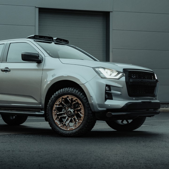 Kit de Integrare Proiectoare LED Omologate Pentru Plafon, Predator, Isuzu D-Max Cabină Dublă 2025 - Prezent - EDK.ro