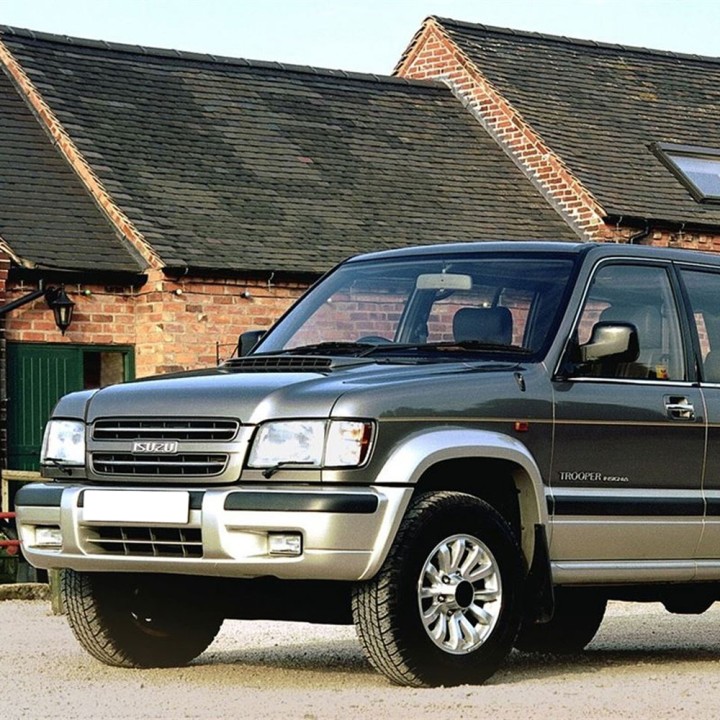 Bonnet Protector, Trux, Color Dark Smoke, Isuzu Trooper 1998 - 2003 - EDK.ro