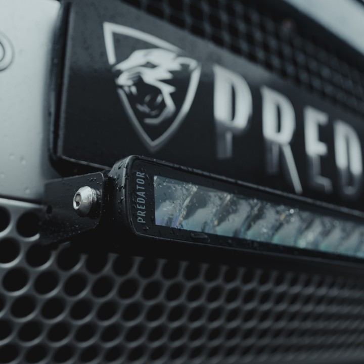 Kit de Integrare Proiectoare LED Omologate Pentru Numărul de Înmatriculare, Predator, Land Rover Defender - EDK.ro