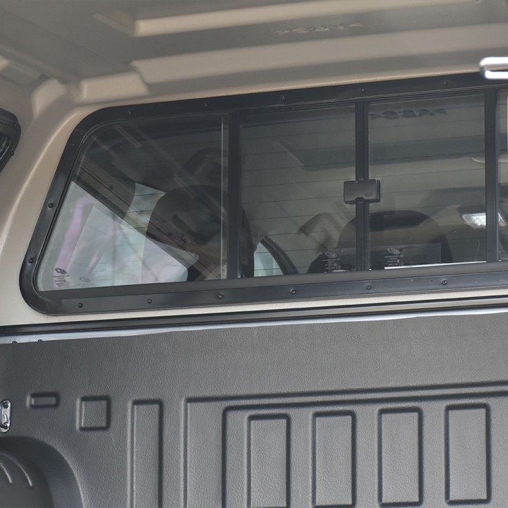 Închidere de Benă Tip Hardtop, Aeroklas Leisure, Mitsubishi L200 Cabină Dublă 2019 - 2021 - EDK.ro