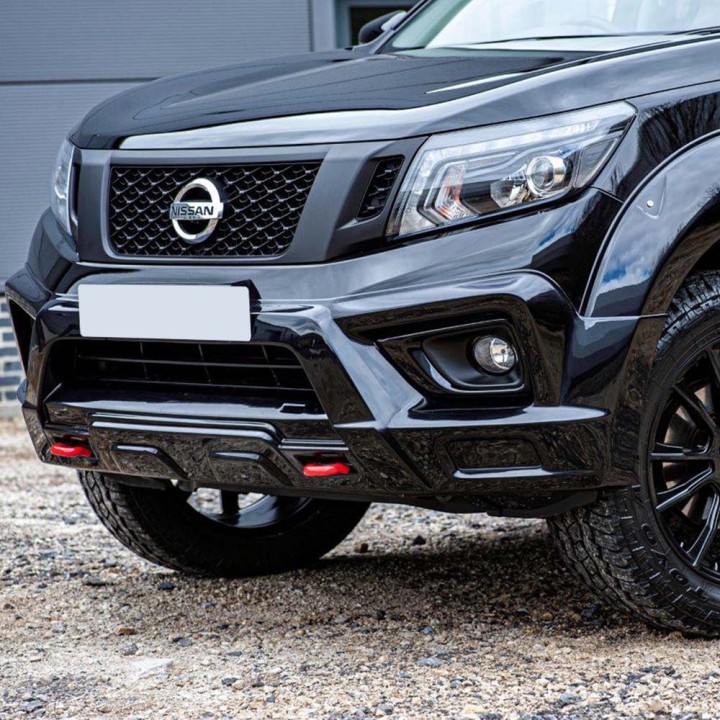 Grilă Față, Predator Camera Suport, Culoare Negru Mat, Nissan Navara Cabină Dublă 2016 - 2021 - EDK.ro