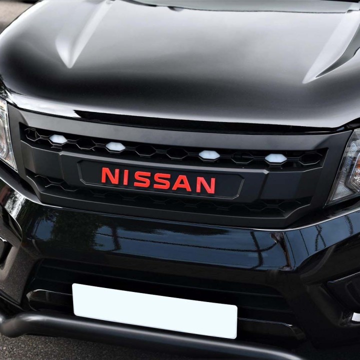 Grilă Față, Predator LEDs și Roșu Logo, Culoare Negru Mat, Nissan Navara Cabină Dublă / Cabină Extra 2016 - 2021 - EDK.ro