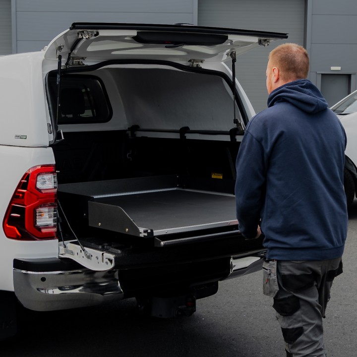 Platformă Glisantă pentru Benă, ProTop Full-Width - Rhino Deck, Toyota Hilux Cabină Dublă 2016 - Prezent - EDK.ro