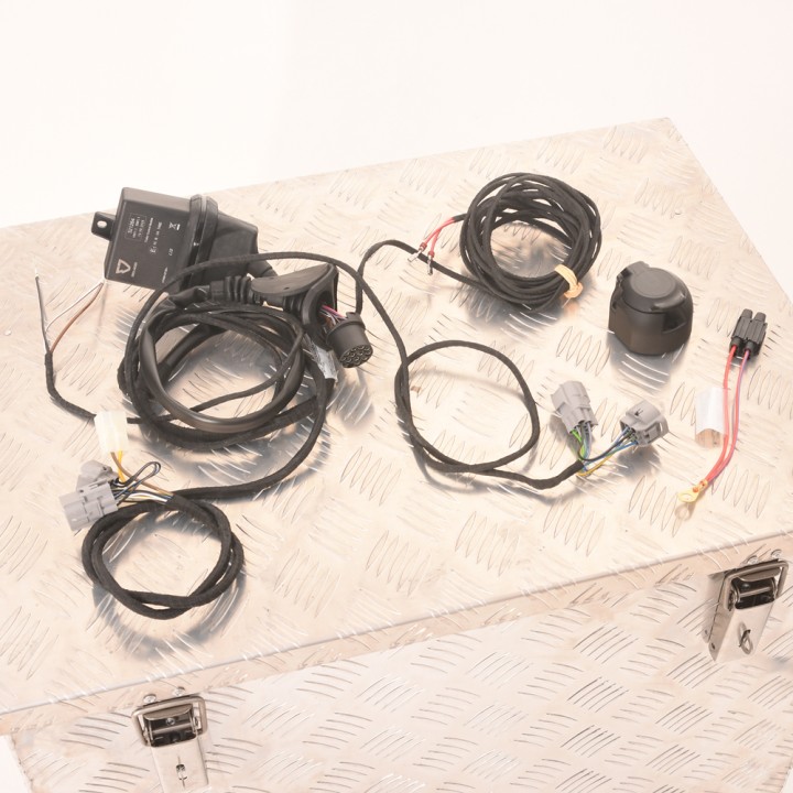 Instalație Electrică de Remorcare Plug N Play 13 Pini, Trux, Toyota Hilux Invincible 2016 - 2020 - EDK.ro