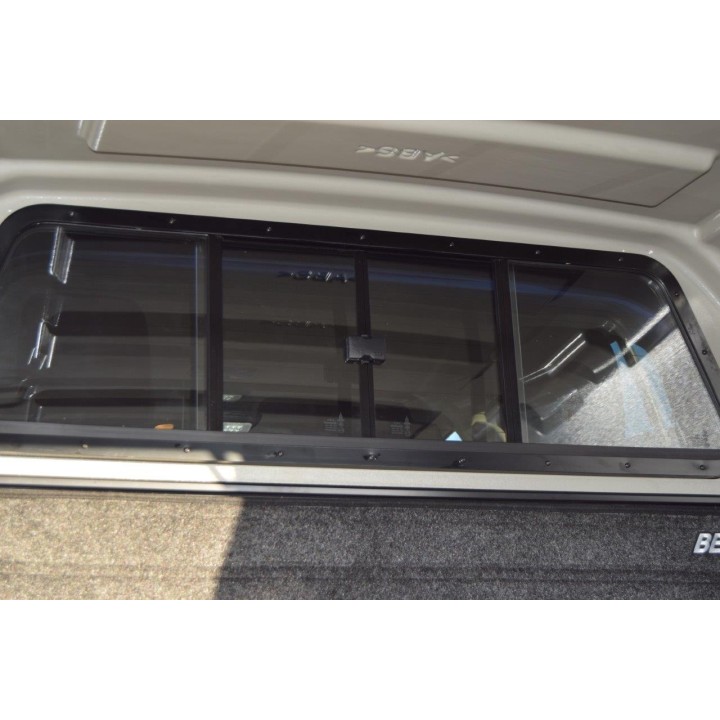 Închidere de Benă Tip Hardtop, Aeroklas Commercial, Toyota Hilux Invincible Cabină Dublă 2016 - Prezent - EDK.ro