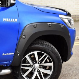 Extensii Aripi, Trux X cu Mic Rivets, Culoare Negru Mat, Toyota Hilux Invincible Cabină Dublă 2018 - 2020 - EDK.ro