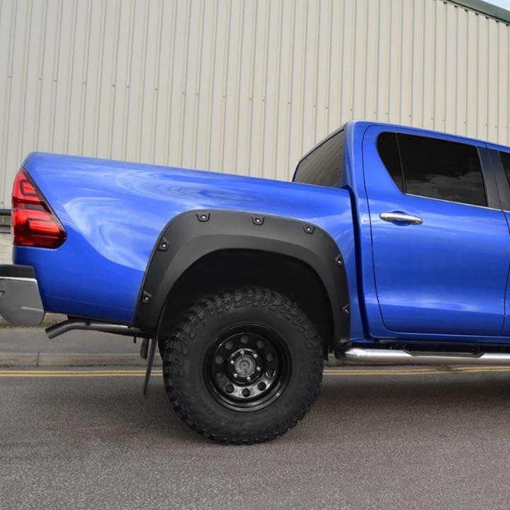 Extensii Aripi, Trux X cu Mic Rivets, Culoare Negru Mat, Toyota Hilux Invincible Cabină Dublă 2018 - 2020 - EDK.ro