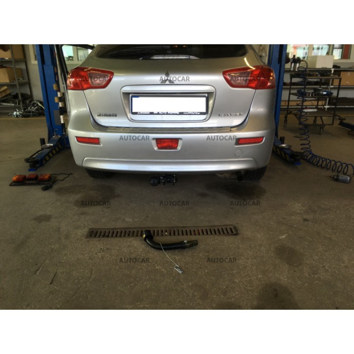Cârlig de Remorcare, Auto-Hak, Sistem Demontabil Automat, Mitsubishi Lancer 4 Uși 2008 - 2012 - EDK.ro