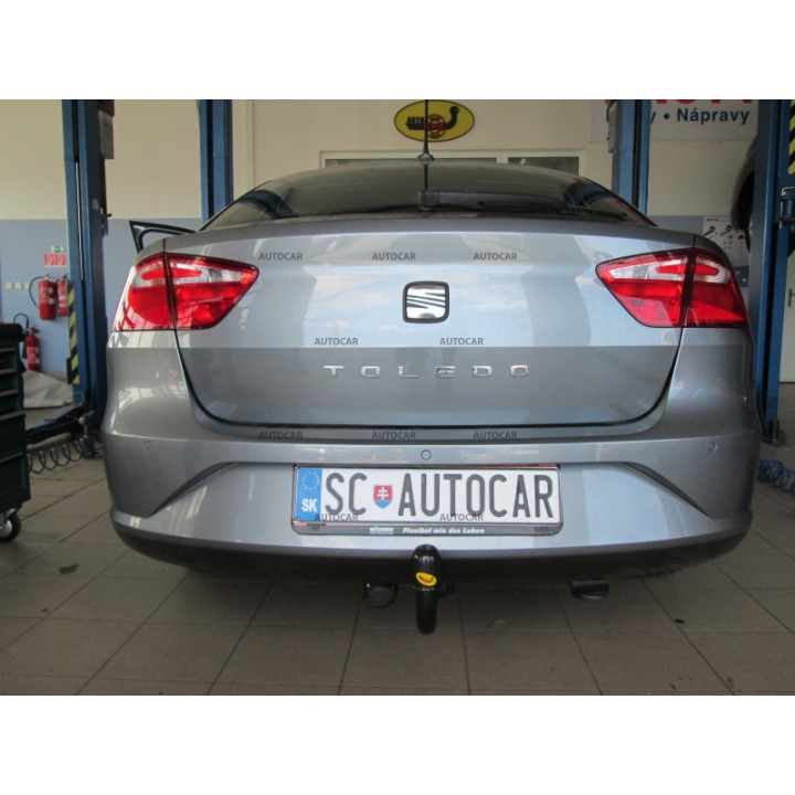 Cârlig de Remorcare, Auto-Hak, Sistem Demontabil Vertical, Seat Toledo 2013 - Prezent - EDK.ro