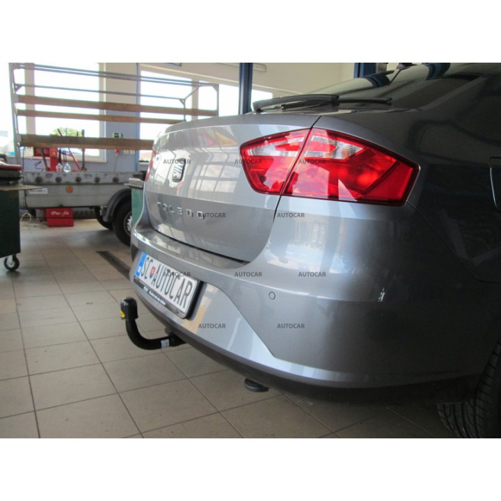 Cârlig de Remorcare, Auto-Hak, Sistem Demontabil Vertical, Seat Toledo 2013 - Prezent - EDK.ro