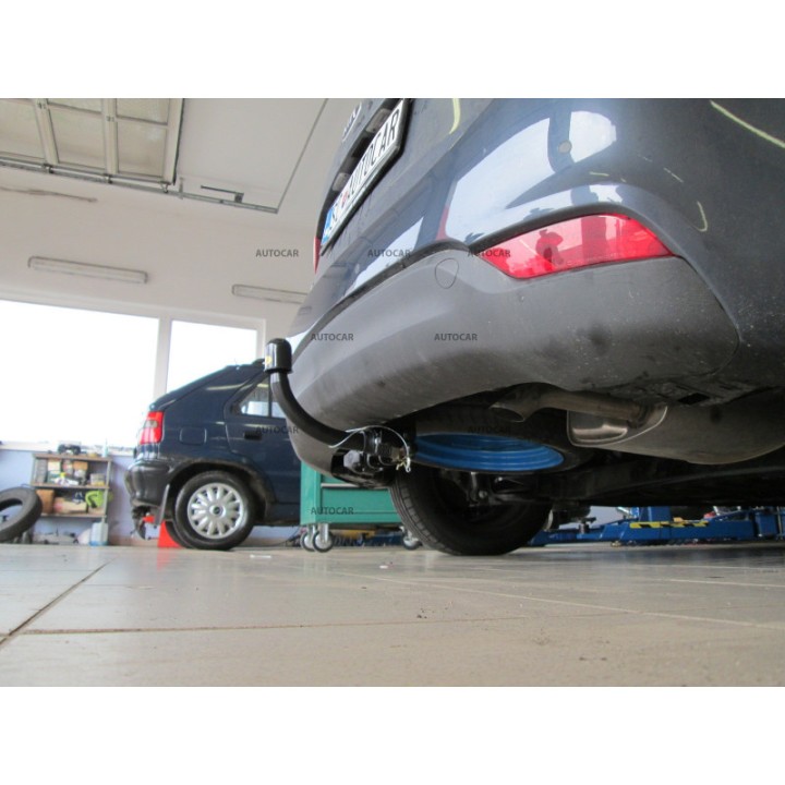 Cârlig de Remorcare, Auto-Hak, Sistem Demontabil Automat, Kia Carens Van 2013 - Prezent - EDK.ro