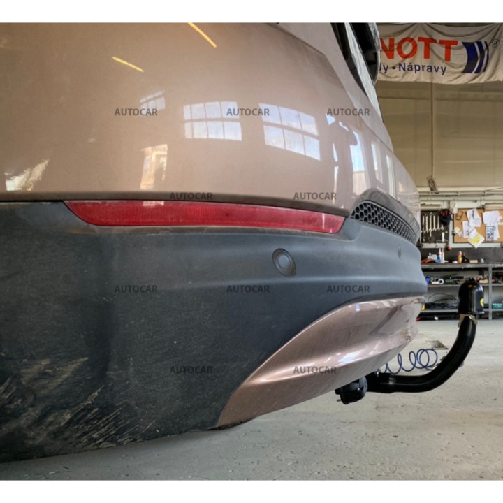 Cârlig de Remorcare, Auto-Hak, Sistem Demontabil Vertical, Fiat 500X 2015 - Prezent - EDK.ro