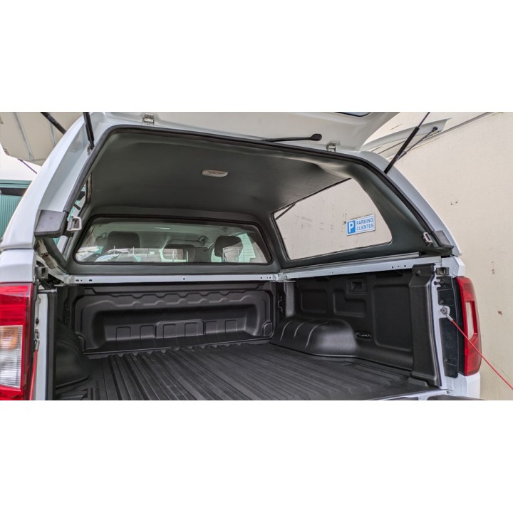 Închidere de Benă Tip Hardtop, Alpha CMX, Toyota Hilux Cabină Dublă 2016 - 2026 - EDK.ro