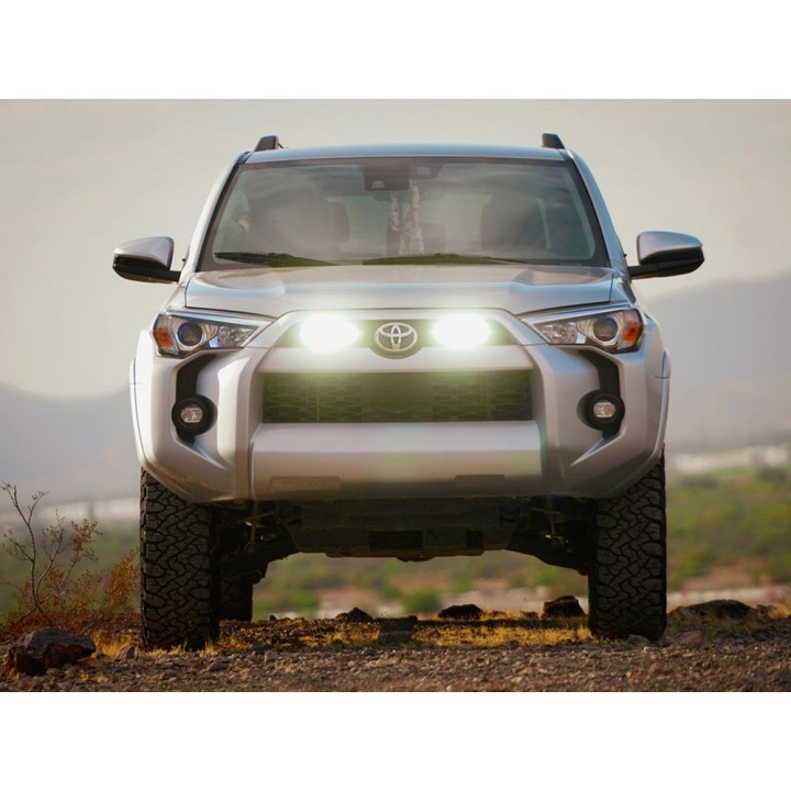 Kit de Integrare Proiectoare LED Omologate Pentru Grilă, Lazer Lamps cu 2x Linear-6 Elite, 1x Grille Mount Brackets și 1x Wiring
