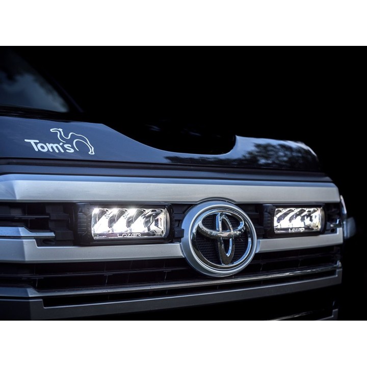 Kit de Integrare Proiectoare LED Omologate Pentru Grilă, Lazer Lamps cu 2x Triple-R 750 Beacon, 1x GM-Land Cruiser 300-01K și 1x