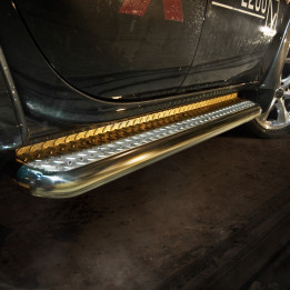 Praguri Laterale, Steeler 4x4 Side Bars cu Treaptă Checker Plate, Culoare Argintiu, Mitsubishi L200 2006 - 2009 - EDK.ro