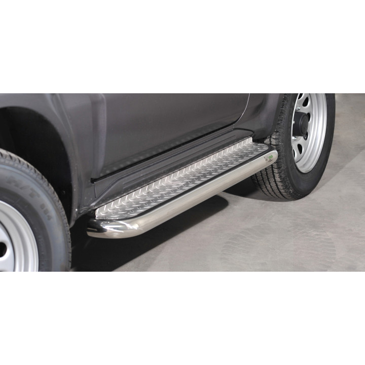 Praguri Laterale, Steeler 4x4 Side Bars cu Treaptă Checker Plate, Culoare Argintiu, Suzuki Jimny 2005 - 2012 - EDK.ro
