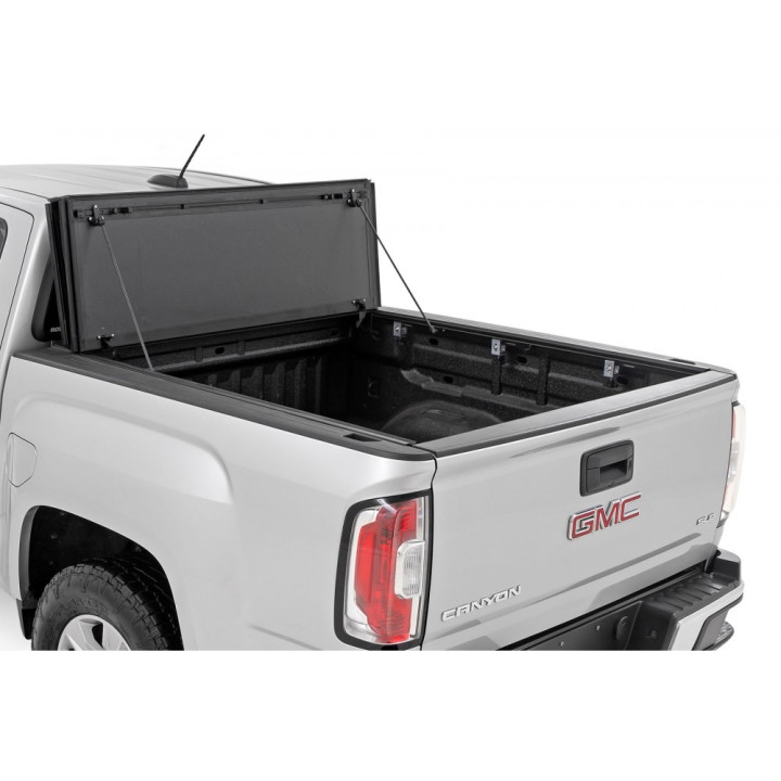 Închidere de Benă Tip Capac, Rough Country Tri-Fold, Chevrolet Colorado / GMC Canyon Lungime Benă 5.0 Feet 2014 - 2068 - EDK.ro