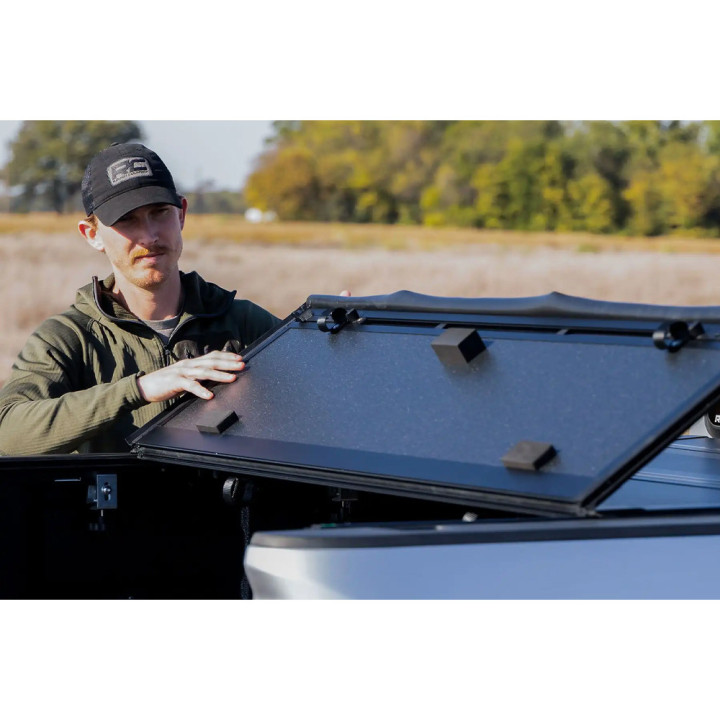 Închidere de Benă Tip Capac, Rough Country Tri-Fold, Chevrolet Colorado / GMC Canyon Lungime Benă 6.0 Feet 2013 - Prezent - EDK.