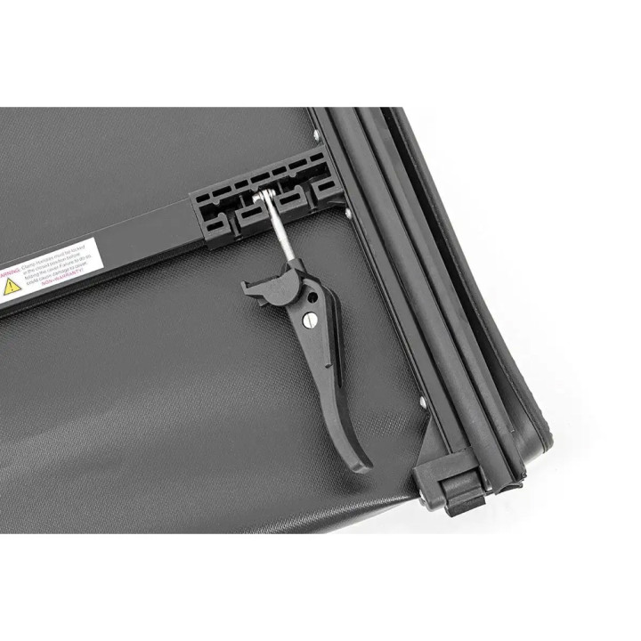 Închidere de Benă Tip Prelată, Rough Country Tri-Fold, Chevrolet Colorado / GMC Canyon Lungime Benă 5.0 Feet 2013 - Prezent - EDK.ro