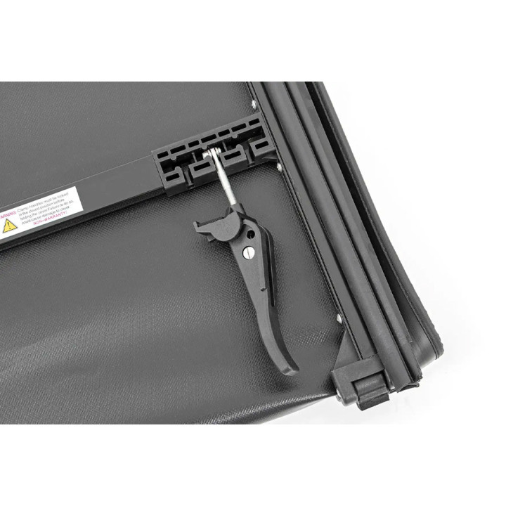 Închidere de Benă Tip Prelată, Rough Country Tri-Fold, Chevrolet Silverado 1500 / GMC Sierra 1500 Lungime Benă 5.8 Feet 2014 - Prezent - EDK.ro