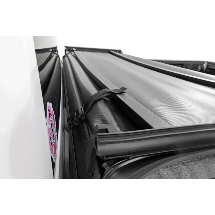 Închidere de Benă Tip Prelată, Rough Country Tri-Fold, Chevrolet Silverado 1500 / GMC Sierra 1500 Lungime Benă 6.7 Feet 2014 - Prezent - EDK.ro