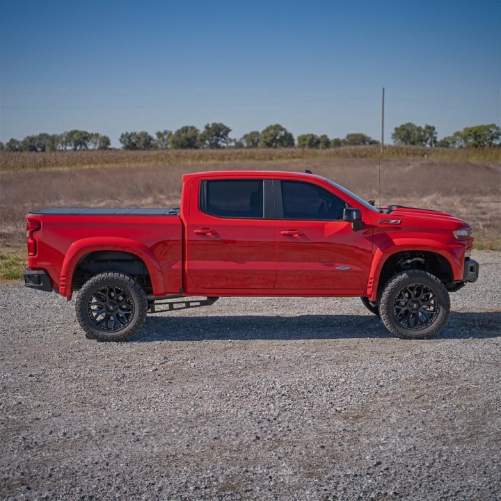 Închidere de Benă Tip Capac, Rough Country Tri-Fold, Chevrolet Silverado 1500 / GMC Sierra 1500 Lungime Benă 5.8 Feet 2014 - Prezent - EDK.ro