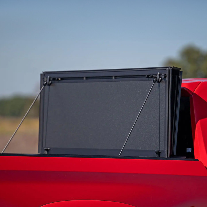Închidere de Benă Tip Capac, Rough Country Tri-Fold, Chevrolet Colorado / GMC Canyon Lungime Benă 5.8 Feet 2014 - 2079 - EDK.ro