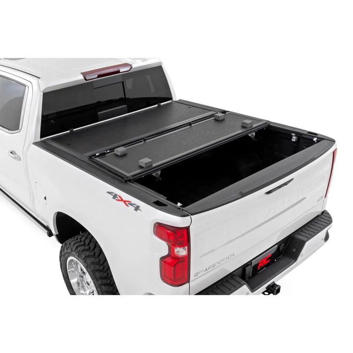 Închidere de Benă Tip Capac, Rough Country Tri-Fold, Chevrolet Silverado 1500 / GMC Sierra 1500 Lungime Benă 5.8 Feet 2014 - Prezent - EDK.ro