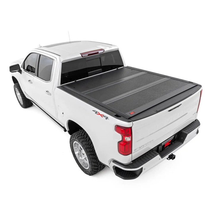 Închidere de Benă Tip Capac, Rough Country Tri-Fold, Chevrolet Colorado / GMC Canyon Lungime Benă 5.8 Feet 2014 - 2103 - EDK.ro