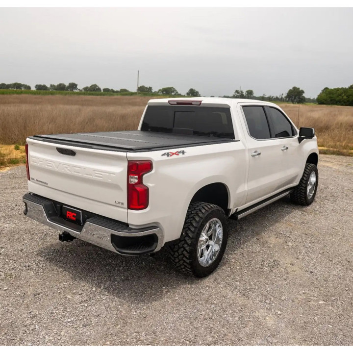 Închidere de Benă Tip Capac, Rough Country Tri-Fold, Chevrolet Colorado / GMC Canyon Lungime Benă 5.8 Feet 2014 - 2103 - EDK.ro
