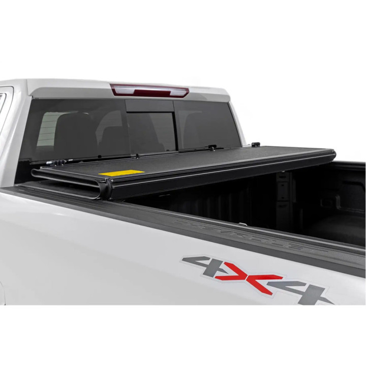 Închidere de Benă Tip Capac, Rough Country Tri-Fold, Chevrolet Silverado 1500 / GMC Sierra 1500 Lungime Benă 5.8 Feet 2014 - Prezent - EDK.ro