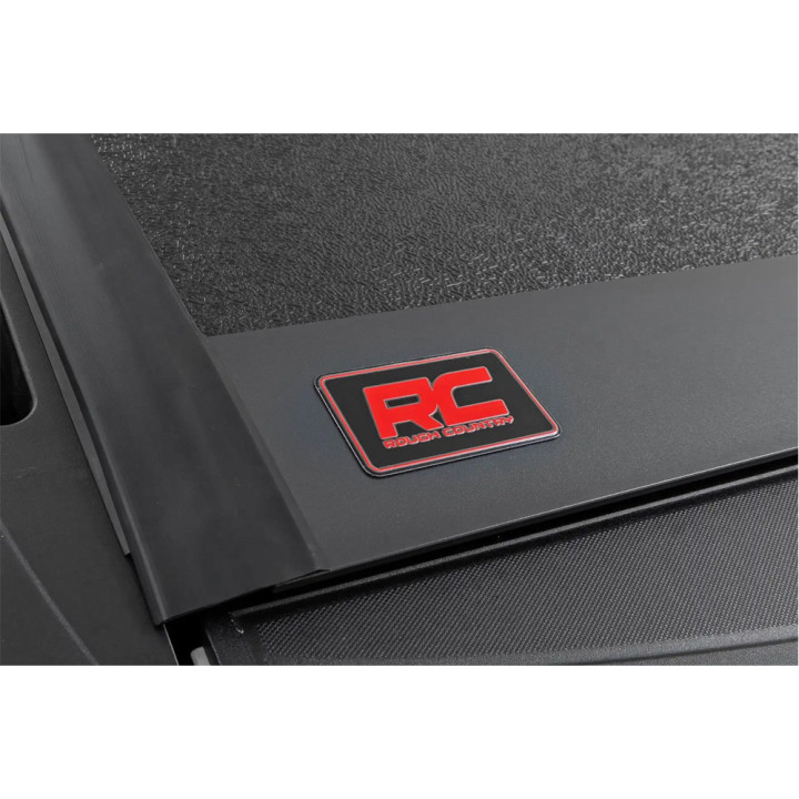 Închidere de Benă Tip Capac, Rough Country Tri-Fold, Chevrolet Colorado / GMC Canyon Lungime Benă 5.8 Feet 2014 - 2103 - EDK.ro