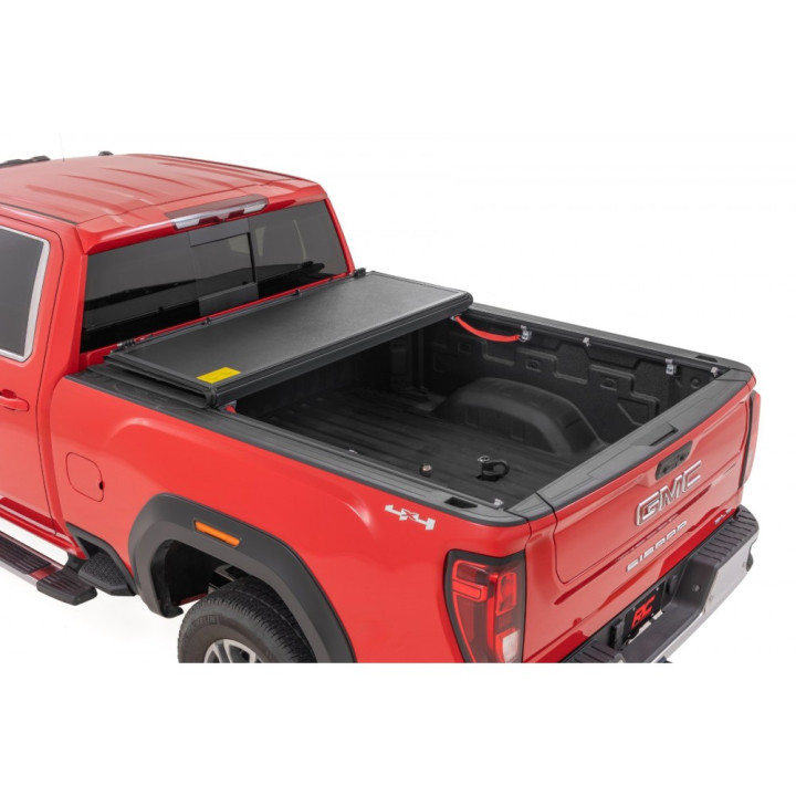 Închidere de Benă Tip Capac, Rough Country Tri-Fold, Chevrolet Silverado 2500 / Silverado 3500 / GMC Sierra 2500 / Sierra 3500 L