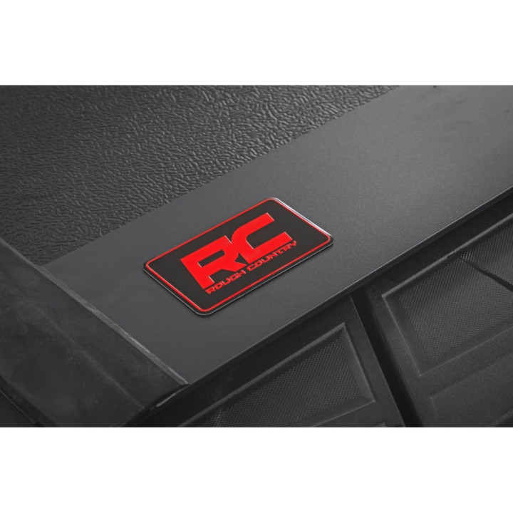 Închidere de Benă Tip Capac, Rough Country Tri-Fold, Chevrolet Silverado 2500 / Silverado 3500 / GMC Sierra 2500 / Sierra 3500 L