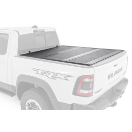 Închidere de Benă Tip Capac, Rough Country Tri-Fold, Dodge RAM 1500 / RAM 2500 Lungime Benă 6.4 Feet 2019 - Prezent - EDK.ro