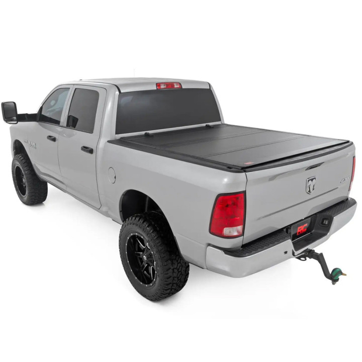 Închidere de Benă Tip Capac, Rough Country Tri-Fold, Dodge RAM 1500 Lungime Benă 5.7 Feet 2009 - Prezent - EDK.ro