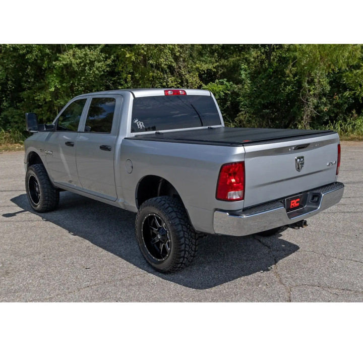 Închidere de Benă Tip Capac, Rough Country Tri-Fold, Dodge RAM 1500 Lungime Benă 5.7 Feet 2009 - Prezent - EDK.ro