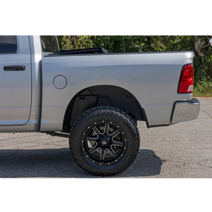 Închidere de Benă Tip Capac, Rough Country Tri-Fold, Dodge RAM 1500 Lungime Benă 5.7 Feet 2009 - Prezent - EDK.ro