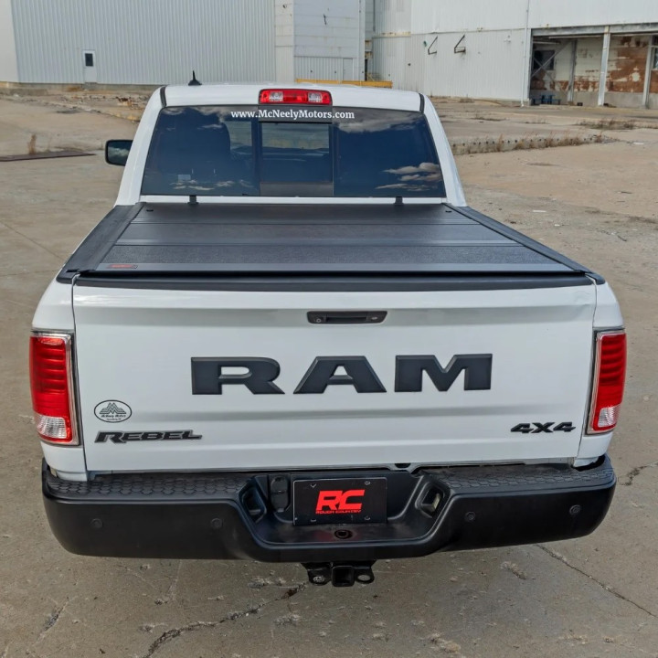 Închidere de Benă Tip Capac, Rough Country Tri-Fold, Chevrolet Colorado / GMC Canyon Lungime Benă 5.7 Feet 2014 - 2096 - EDK.ro
