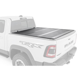 Închidere de Benă Tip Capac, Rough Country Tri-Fold, Dodge RAM 1500 Lungime Benă 5.7 Feet 2014 - Prezent - EDK.ro