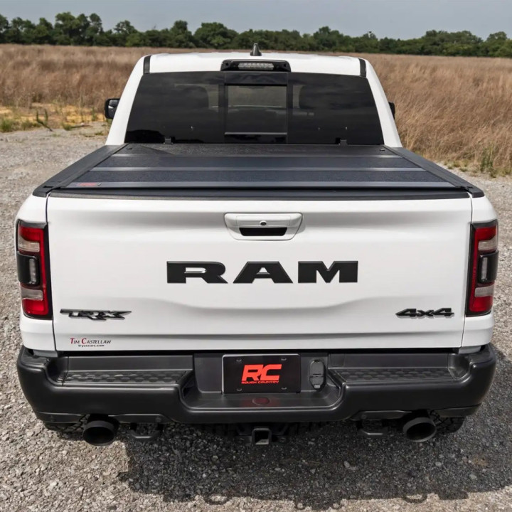 Închidere de Benă Tip Capac, Rough Country Tri-Fold, Chevrolet Colorado / GMC Canyon Lungime Benă 5.7 Feet 2014 - 2097 - EDK.ro