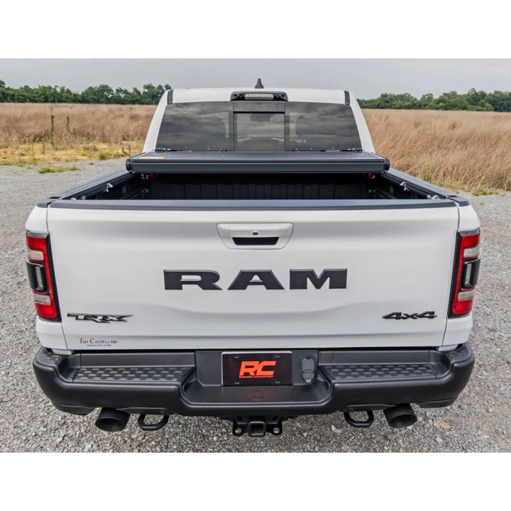 Închidere de Benă Tip Capac, Rough Country Tri-Fold, Chevrolet Colorado / GMC Canyon Lungime Benă 5.7 Feet 2014 - 2097 - EDK.ro