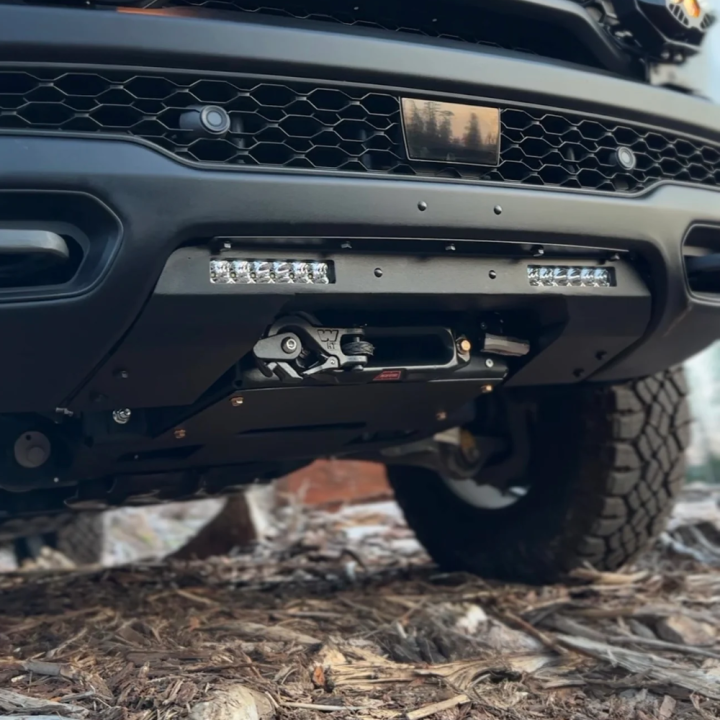 Suport Troliu Ascuns cu Lumini LED Pachet Offroad, Vice Design RHO, Dodge RAM 1500 2025 - Prezent - EDK.ro