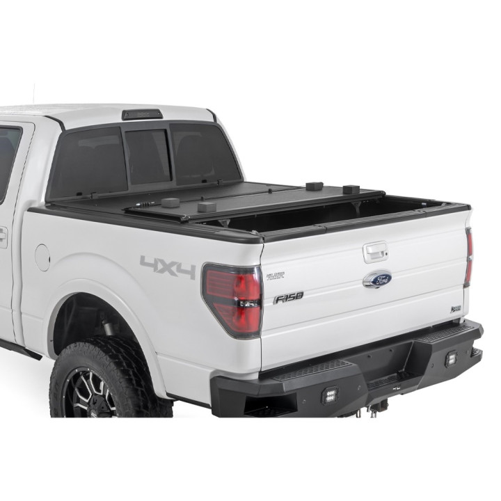 Închidere de Benă Tip Capac, Rough Country Tri-Fold, Chevrolet Colorado / GMC Canyon Lungime Benă 5.7 Feet 2014 - 2098 - EDK.ro