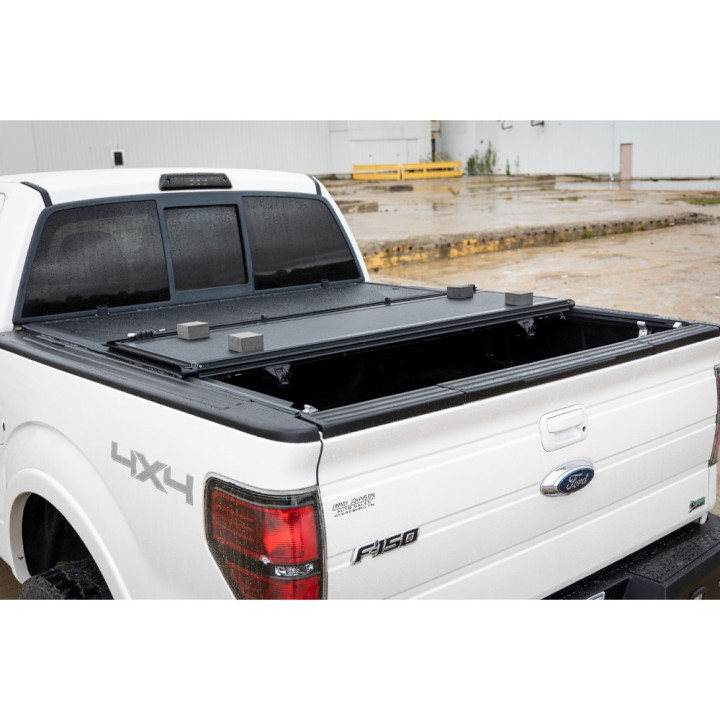 Închidere de Benă Tip Capac, Rough Country Tri-Fold, Chevrolet Colorado / GMC Canyon Lungime Benă 5.7 Feet 2014 - 2098 - EDK.ro