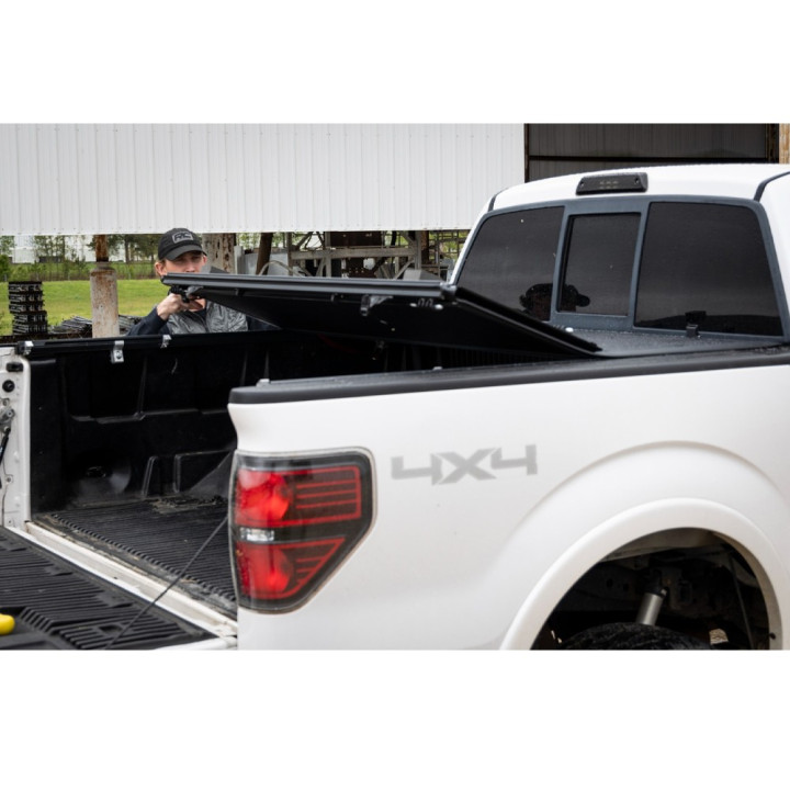 Închidere de Benă Tip Capac, Rough Country Tri-Fold, Ford F-150 Raptor Lungime Benă 5.7 Feet 2004 - Prezent - EDK.ro