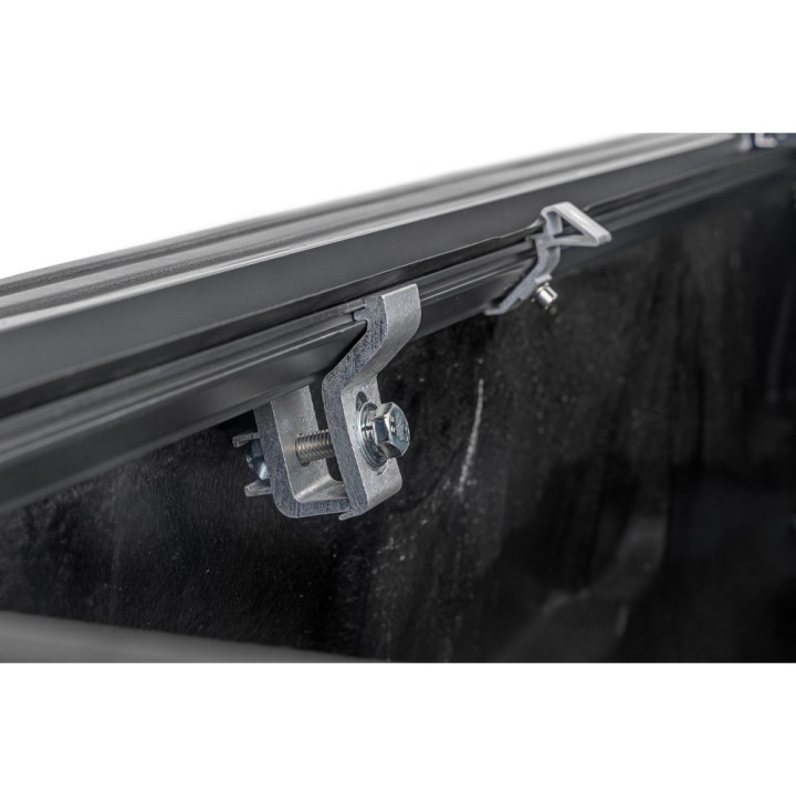 Închidere de Benă Tip Capac, Rough Country Tri-Fold, Ford F-150 Raptor Lungime Benă 5.7 Feet 2004 - Prezent - EDK.ro