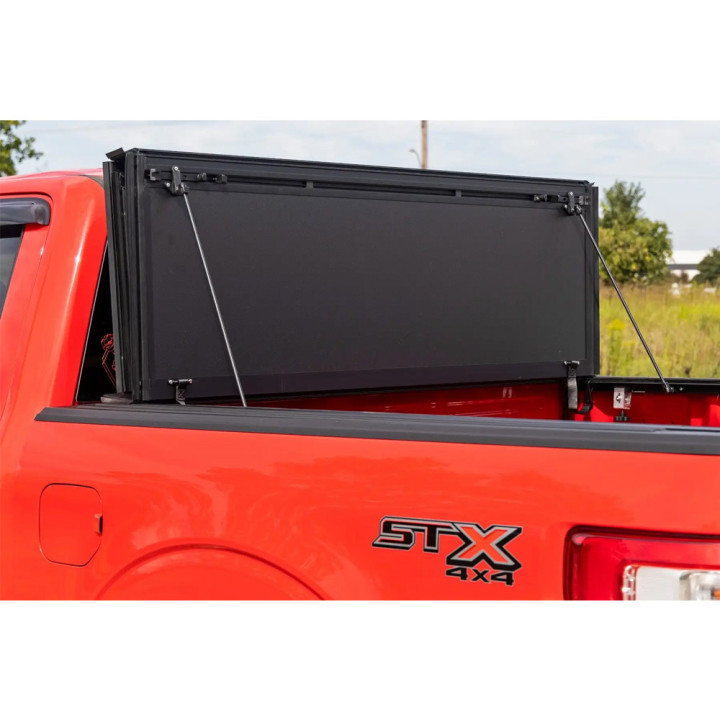Închidere de Benă Tip Capac, Rough Country Tri-Fold, Chevrolet Colorado / GMC Canyon Lungime Benă 5.7 Feet 2014 - 2075 - EDK.ro