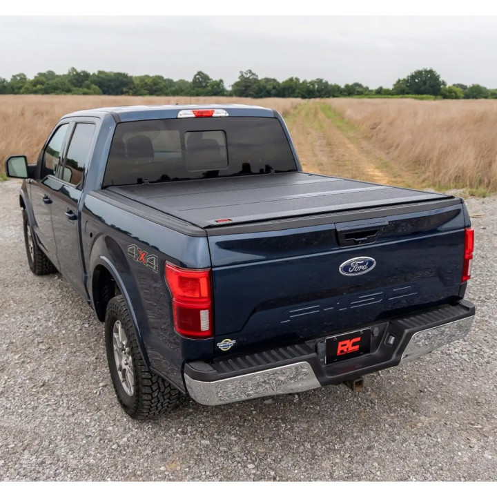 Închidere de Benă Tip Capac, Rough Country Tri-Fold, Chevrolet Colorado / GMC Canyon Lungime Benă 5.7 Feet 2014 - 2099 - EDK.ro